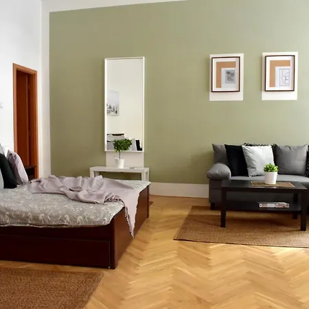Andy'S Central 3-Bedroom Apartment ! *