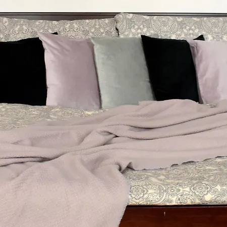 Andy'S Central 3-Bedroom Apartment !