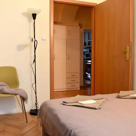 Andy'S Central 3-Bedroom Apartment ! *