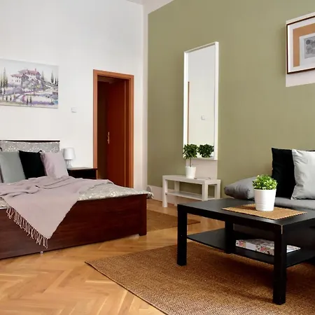 Andy'S Central 3-Bedroom Apartment !