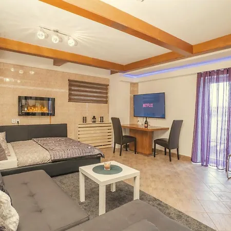Wellness Studio! Finnish Sauna, Whirlpool, Gym & More! Apartment