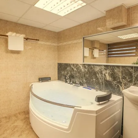 Wellness Studio! Finnish Sauna, Whirlpool, Gym & More! Apartment