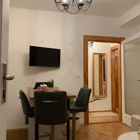 Apartment Anenska By Charles Bridge 1