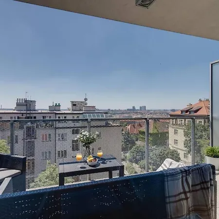 Jt's Korunni Str. Апартаменты *
