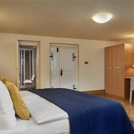 Mostecká 12 Hotel