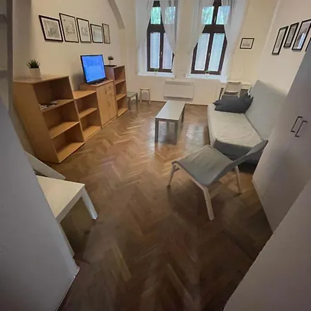 Jackie Apartment