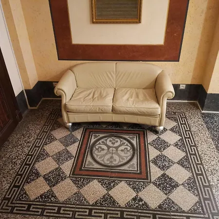Quiet In Center Apartment *