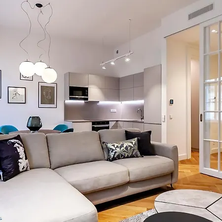 Luxury In The Centre Apartment