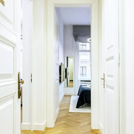 Luxury In The Centre Apartment