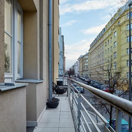 Days - 1bdr - Balcony - Workspace Apartment