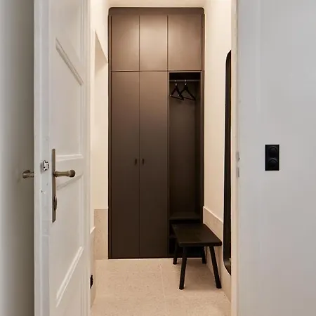 Days - 1bdr - Balcony - Workspace Apartment Prague