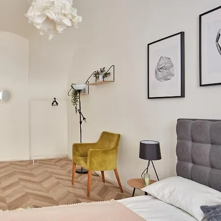 Cozy Flat In New Town By Days Prague