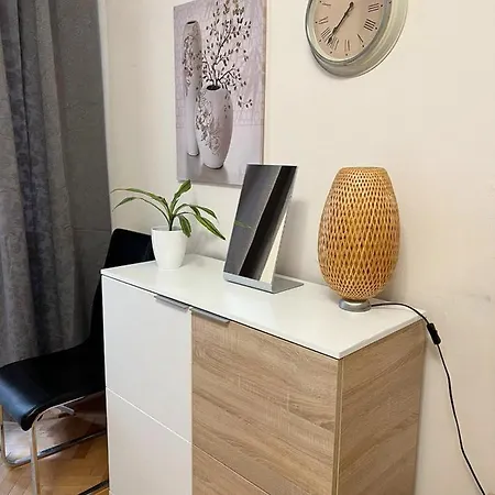 Modern Krakovska Apartment