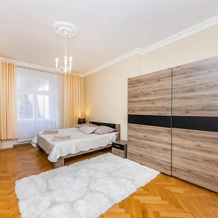Apartmán Prostorný Třípokojový Apartmán U Nábřeží Vltavy