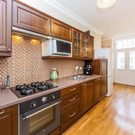 Prostorný Třípokojový Apartmán U Nábřeží Vltavy