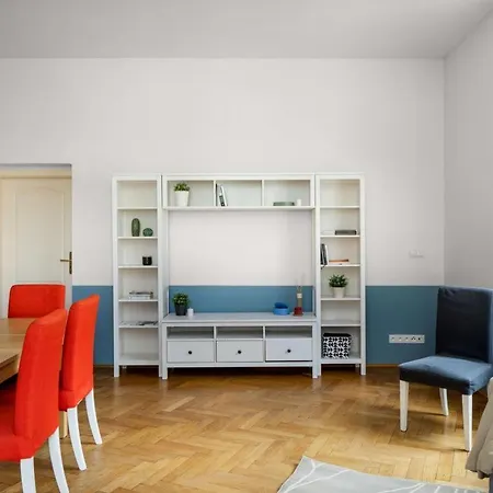 Letna Apartment *