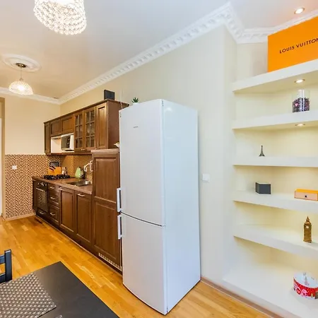 Prostorný Třípokojový Apartmán U Nábřeží Vltavy