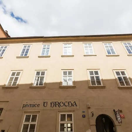 Apartment Thunovska 10