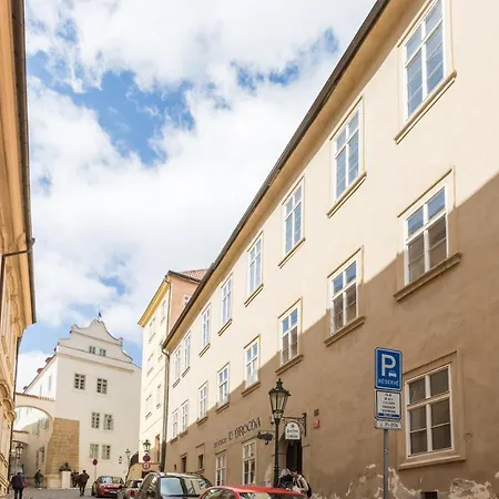 Thunovska 10 *