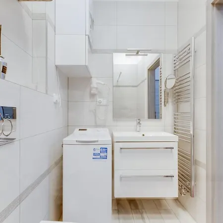 Apartment Thunovska 10