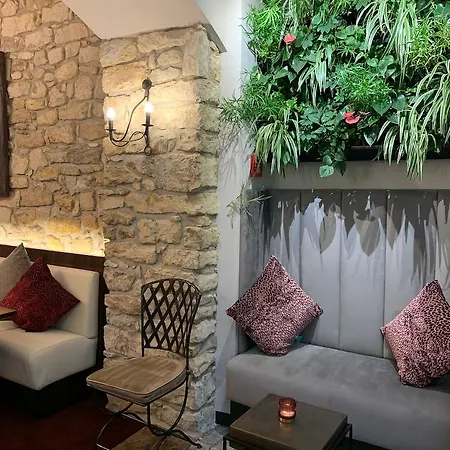 Agnes Hotel