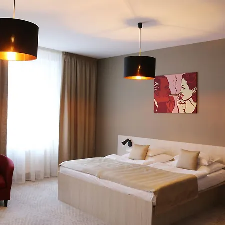 1.republic Hotel 4*
