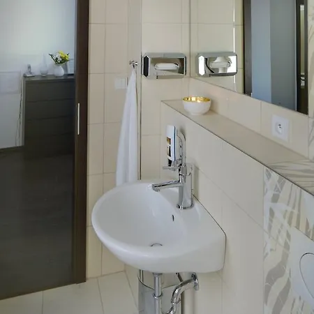 1.republic Hotel 4*