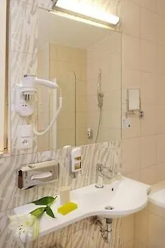 1.republic Hotel 4*