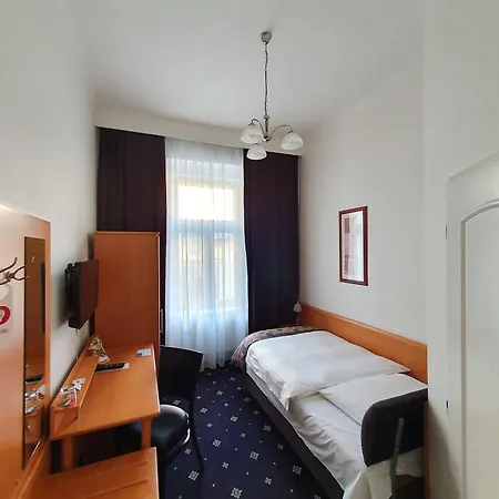 Machova 3*