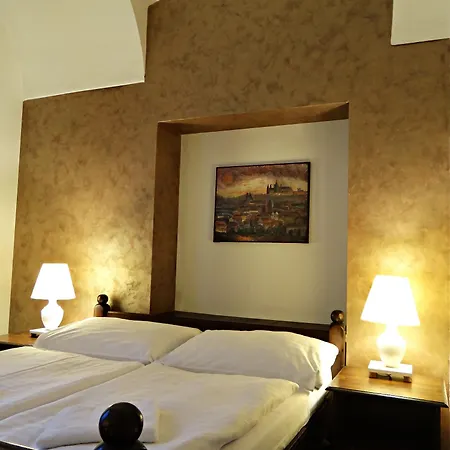 U Krize 3* Prague