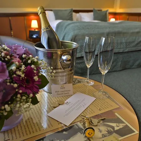 Hotel Hastal Old Town 4*