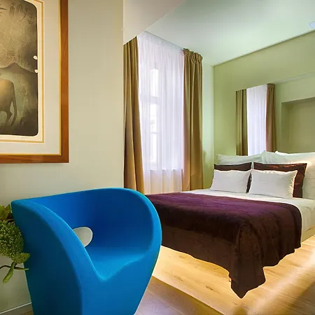 Otel Three Storks 5*