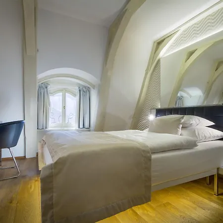 Golden Star Prag