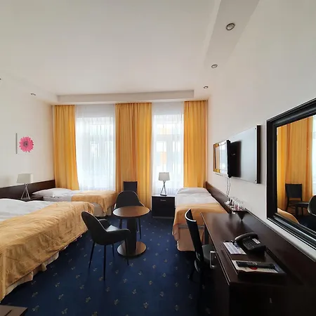Royal Plaza Hotel 3*