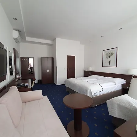 Royal Plaza 3*