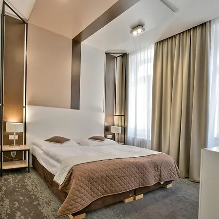 Royal Plaza Hotel 3*