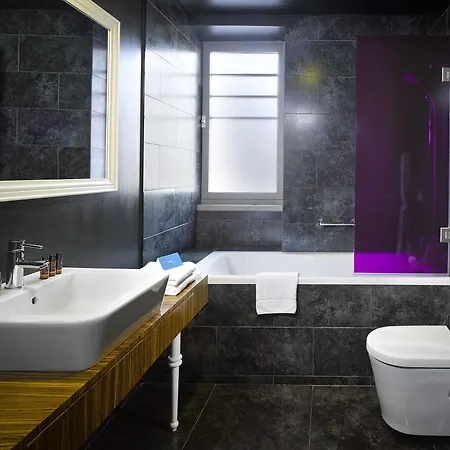 The Icon & Lounge Hotel 4*