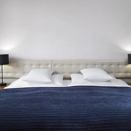 The Icon & Lounge Hotel