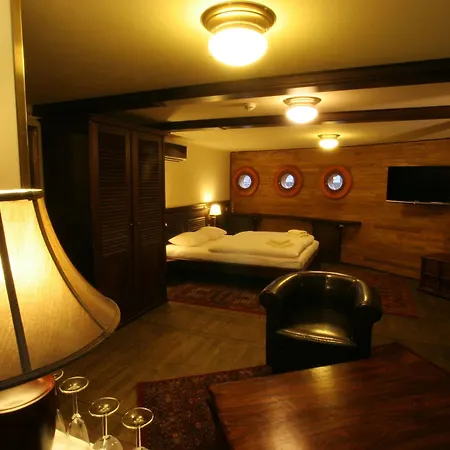 Boat Matylda Botel 4*