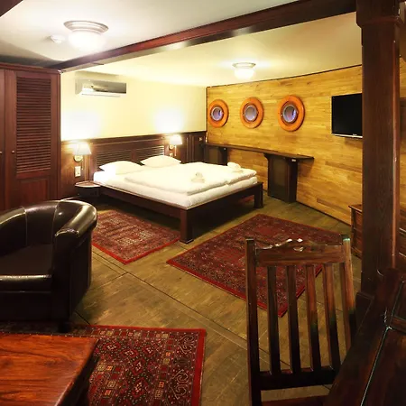 Boat Matylda Botel 4*