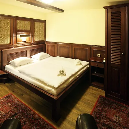 Boat Matylda Botel 4*