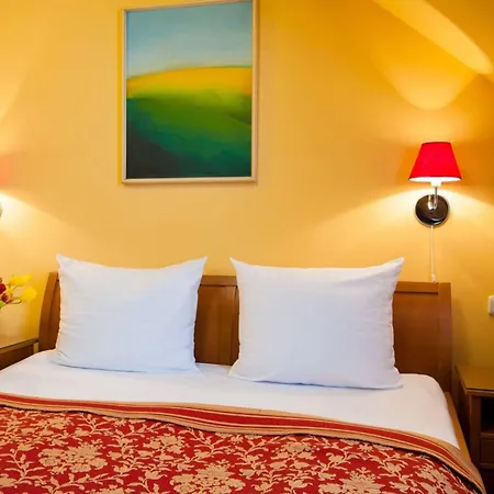 Cloister Hotel