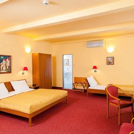 Hotel Cloister 3*