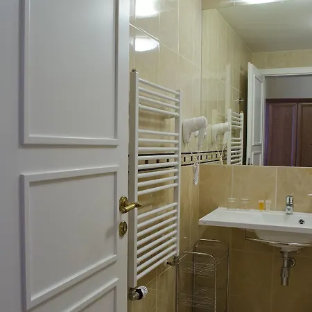 Anna Hotel 3*