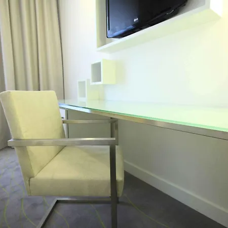 Hotel Pure White