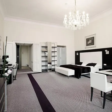 Old Town Square By Emblem Apartmanhotel Prága