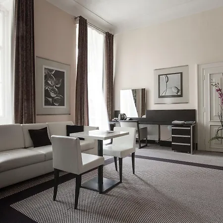 Old Town Square By Emblem Apartmanhotel Prága