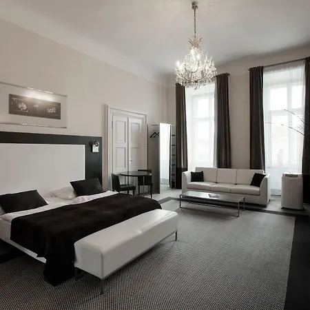 Old Town Square By Emblem Aparthotel