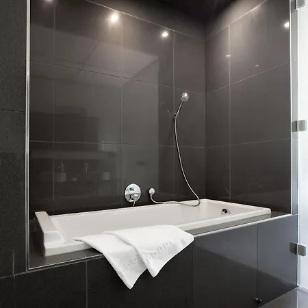 Old Town Square By Emblem Apartmanhotel