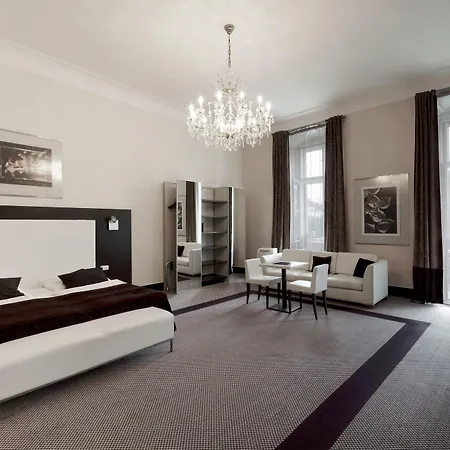 Apartmanhotel Old Town Square By Emblem 5*